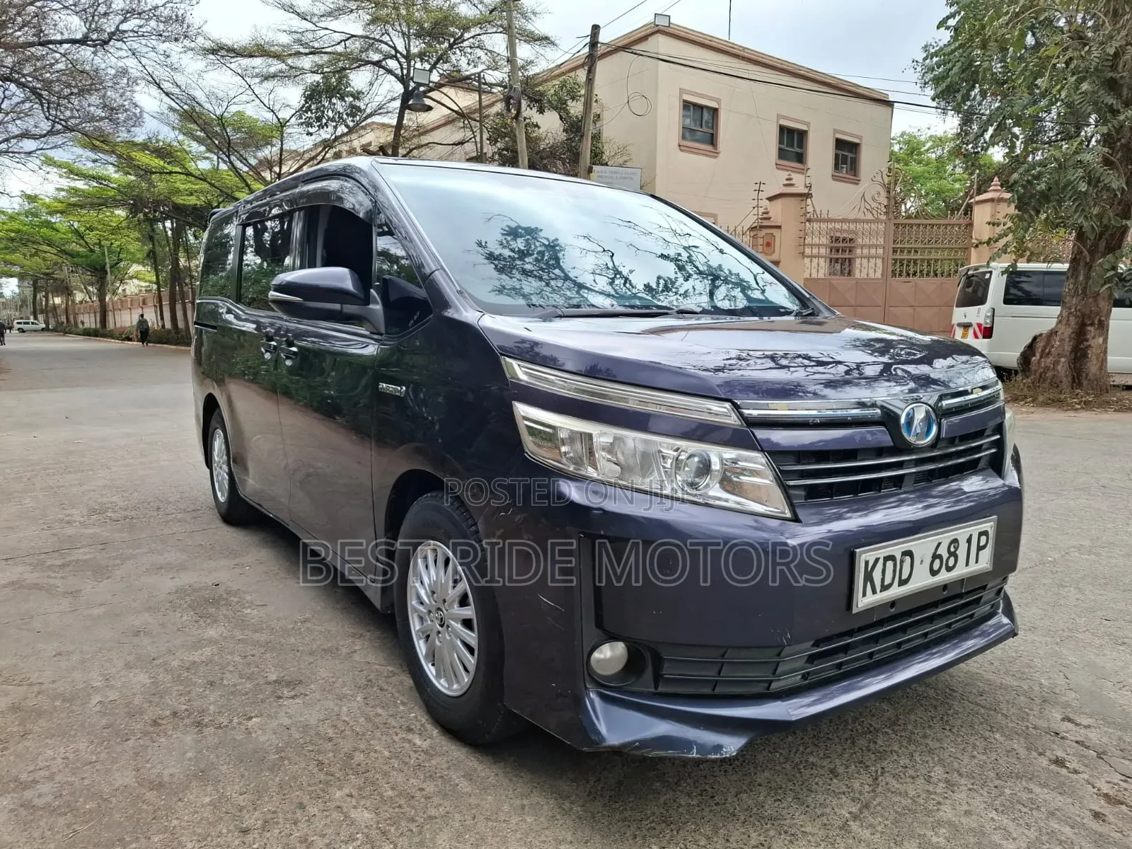 Toyota Voxy Hybrid X 2WD 7-Seater 2014 Blue
