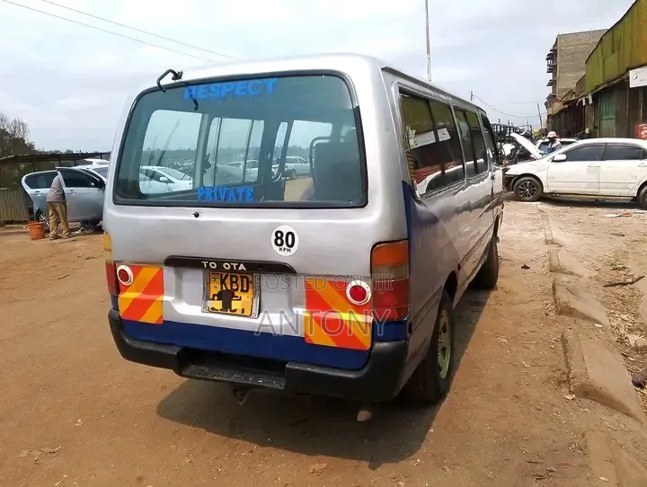 Toyota HiAce 2002 Grey