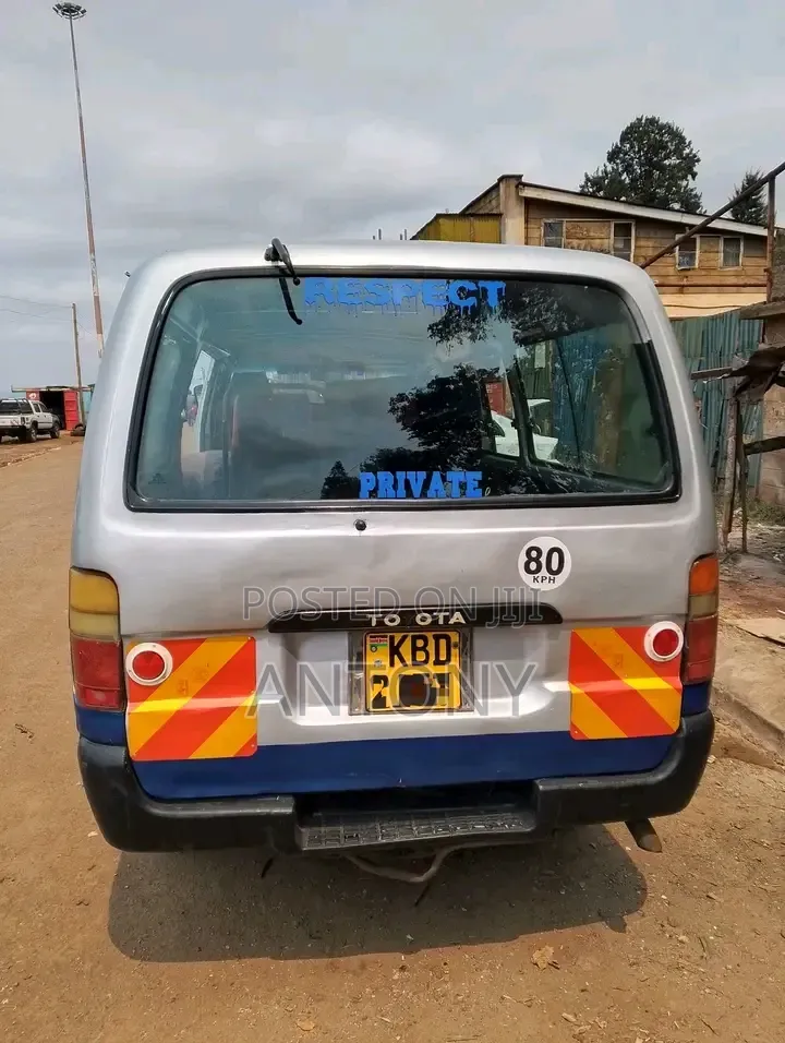 Toyota HiAce 2002 Grey