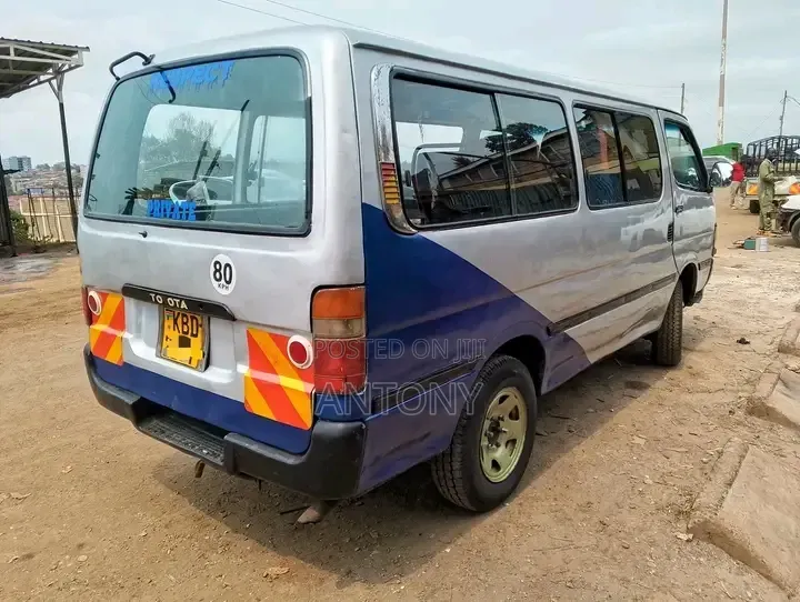 Toyota HiAce 2002 Grey