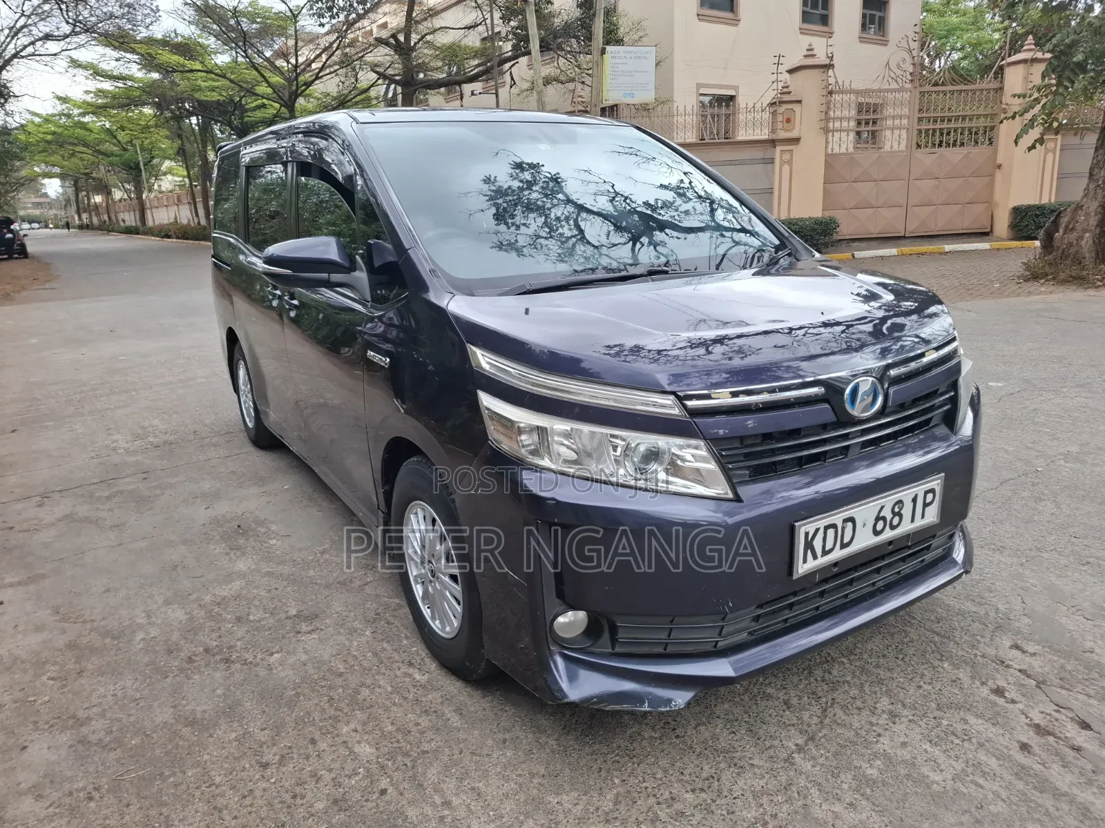 Toyota Voxy Hybrid X 2WD 7-Seater 2014 Blue