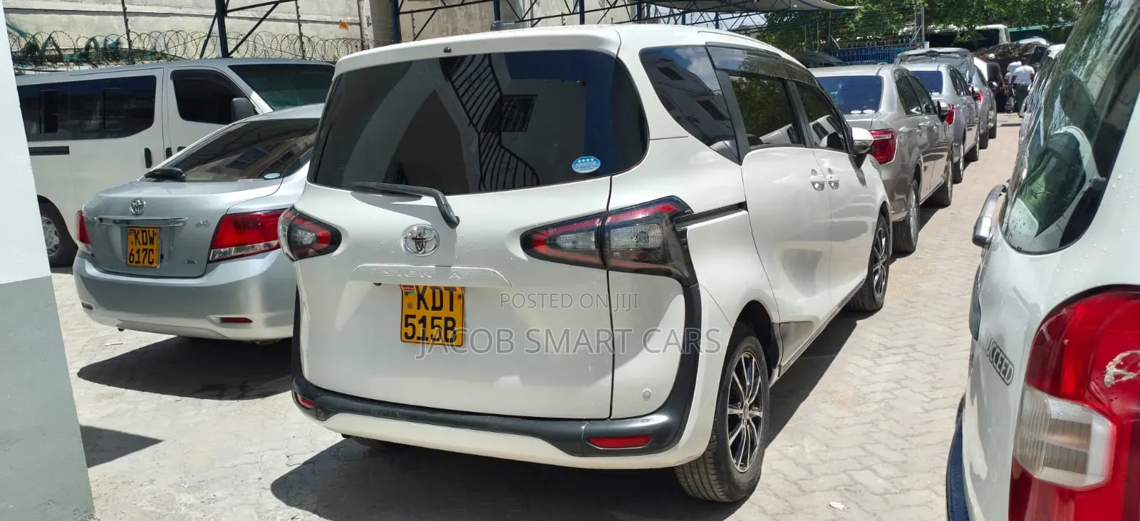 Toyota Sienta 2018 White