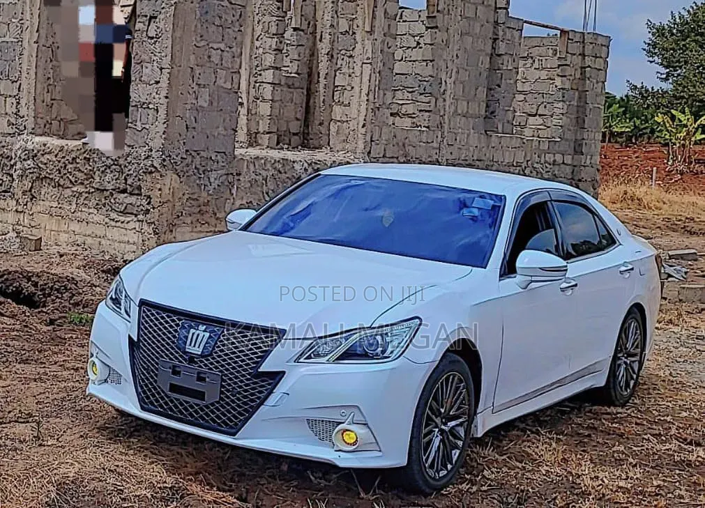 Toyota Crown 2013 White