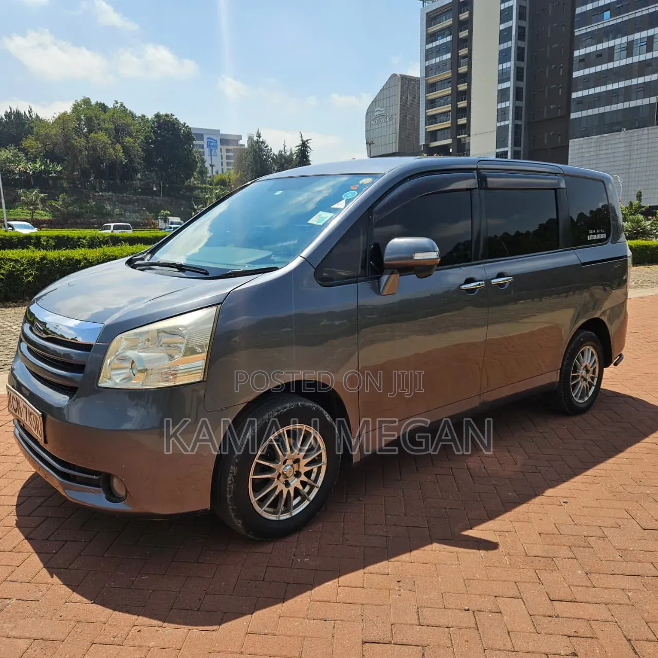 Toyota Noah 2011 Gray