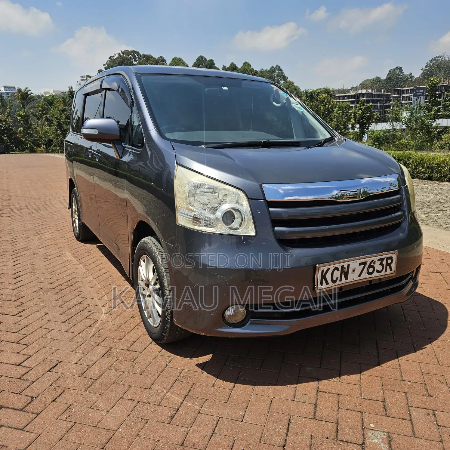 Toyota Noah 2011 Gray