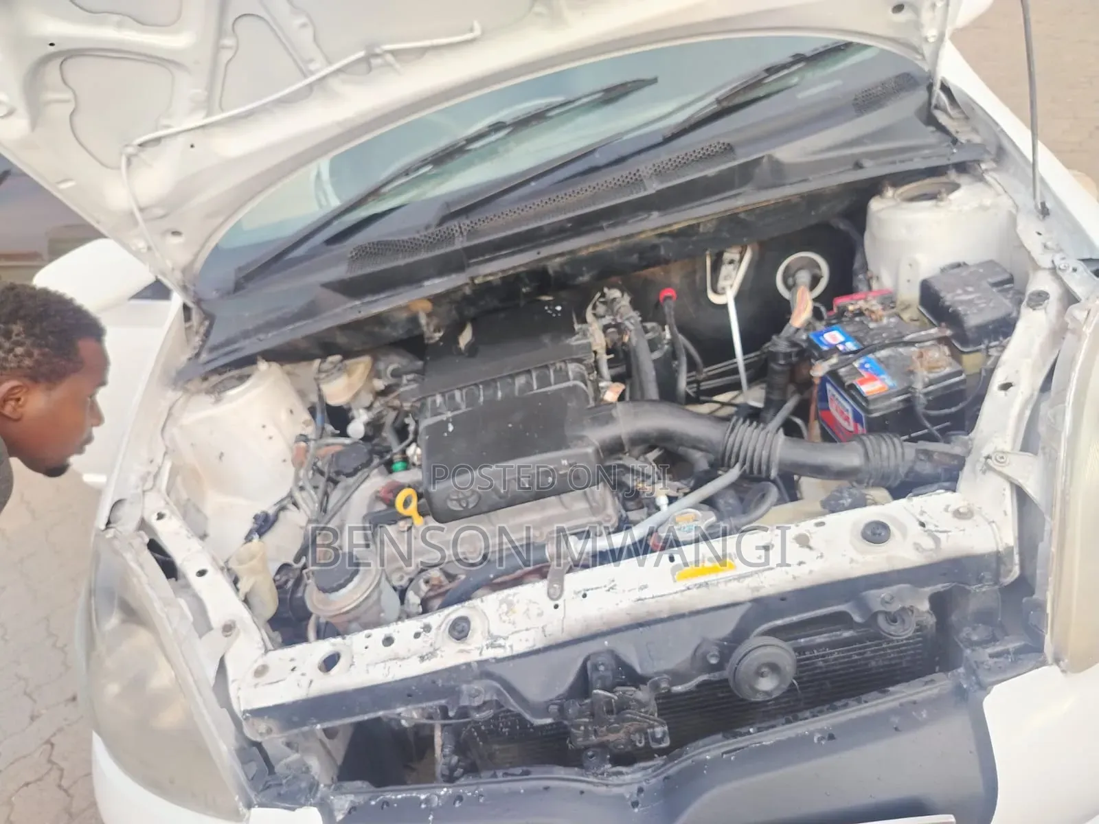 Toyota Vitz 2001 White
