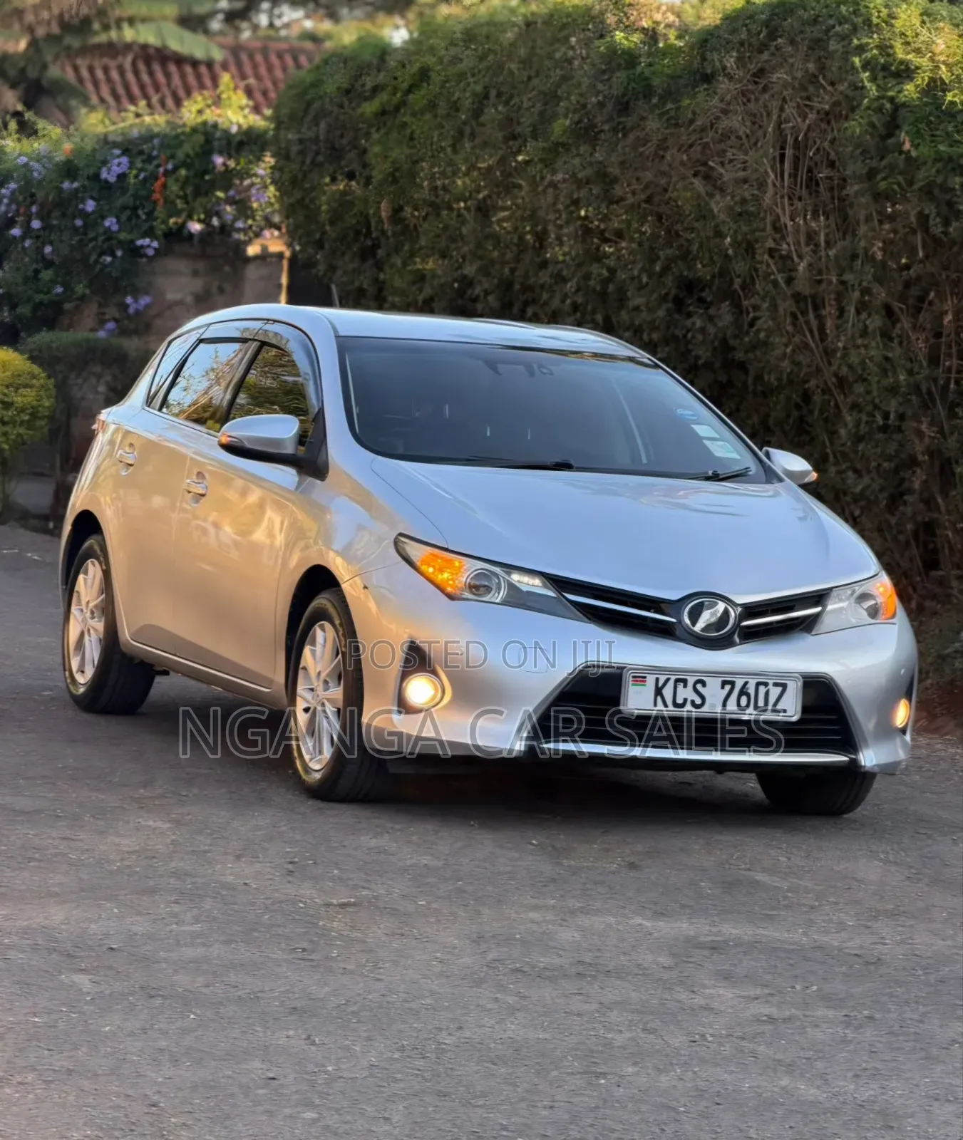 Toyota Auris 2012 Silver
