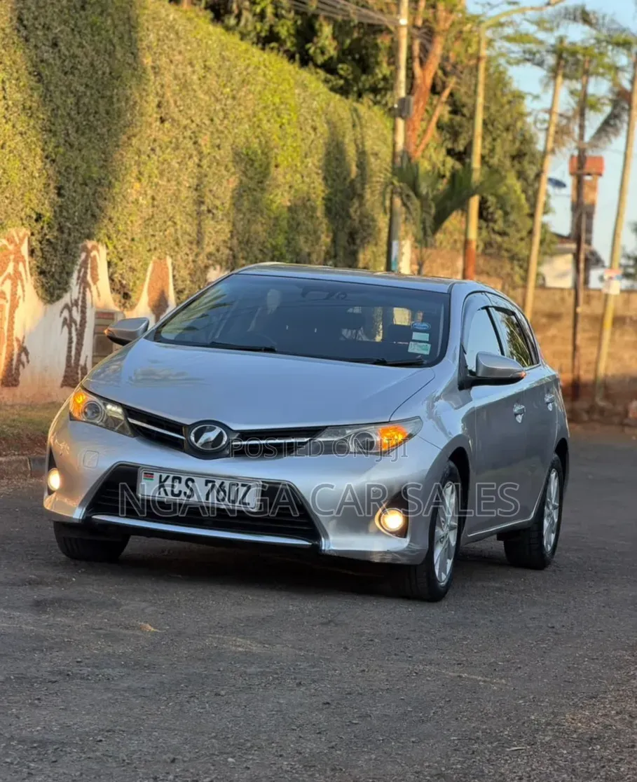 Toyota Auris 2012 Silver