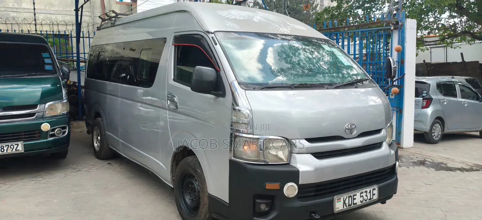 Toyota HiAce 2014 Silver