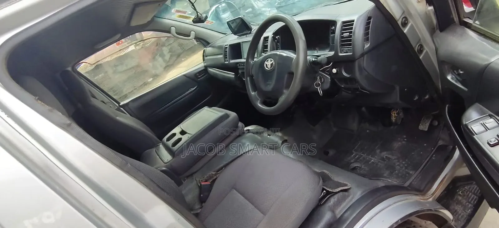 Toyota HiAce 2014 Silver