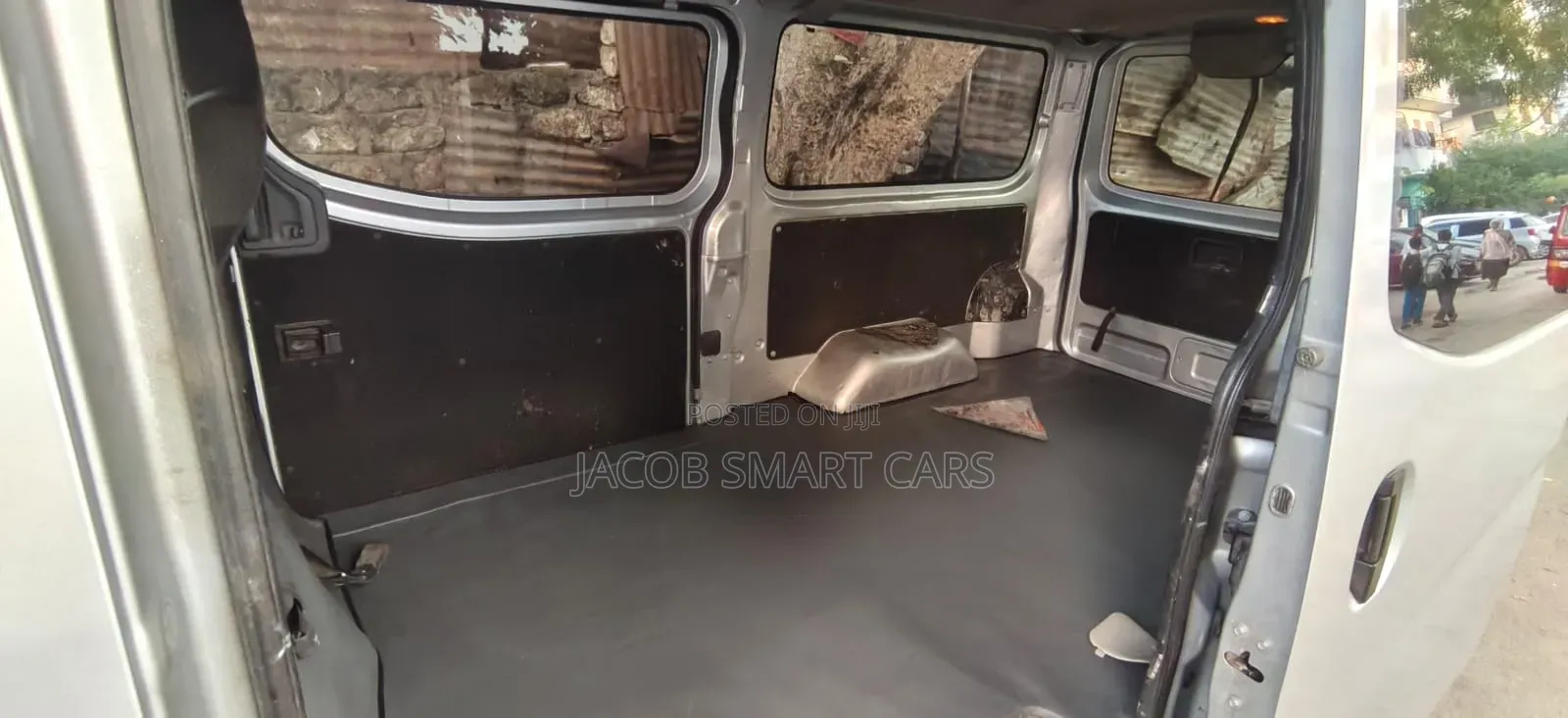 Nissan Caravan (Urvan) 2015 Silver