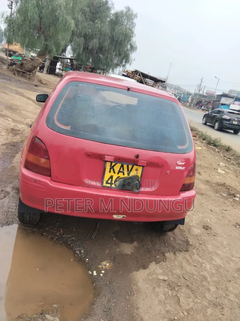 Toyota Starlet 1999 Red
