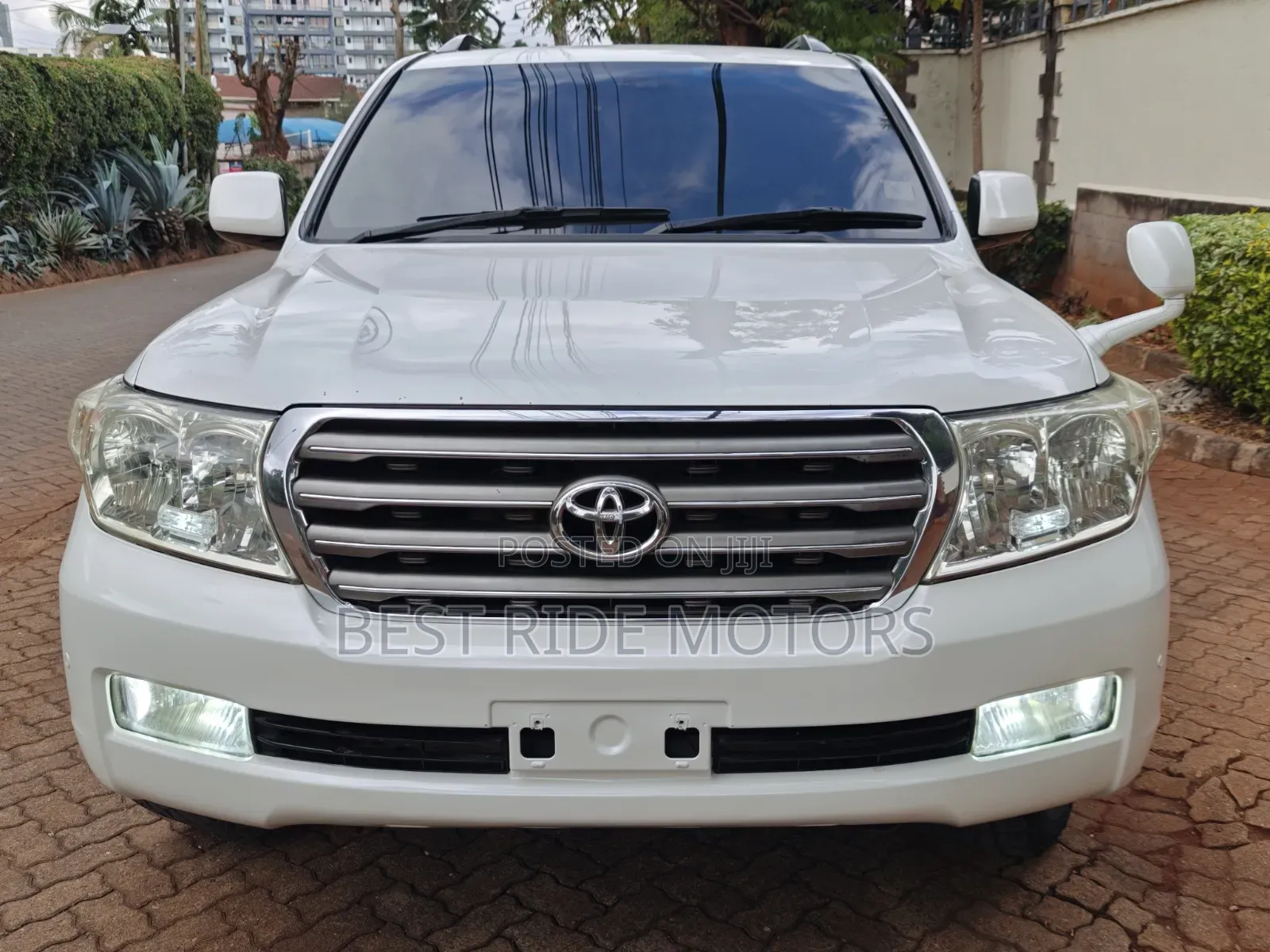 Toyota Land Cruiser 2009 White