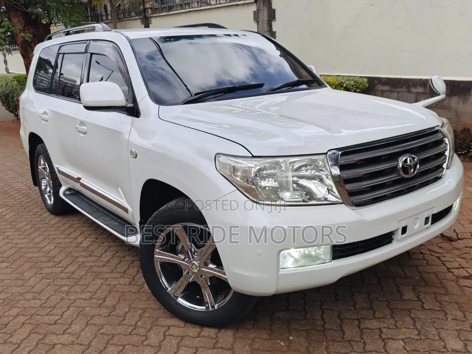 Toyota Land Cruiser 2009 White