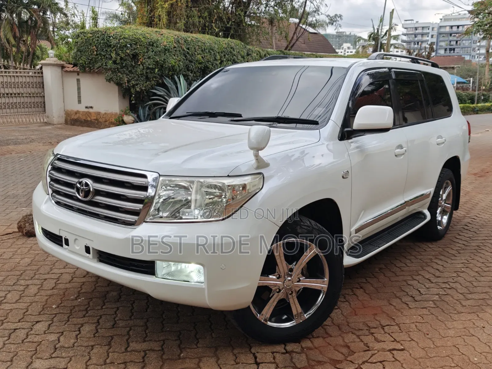Toyota Land Cruiser 2009 White