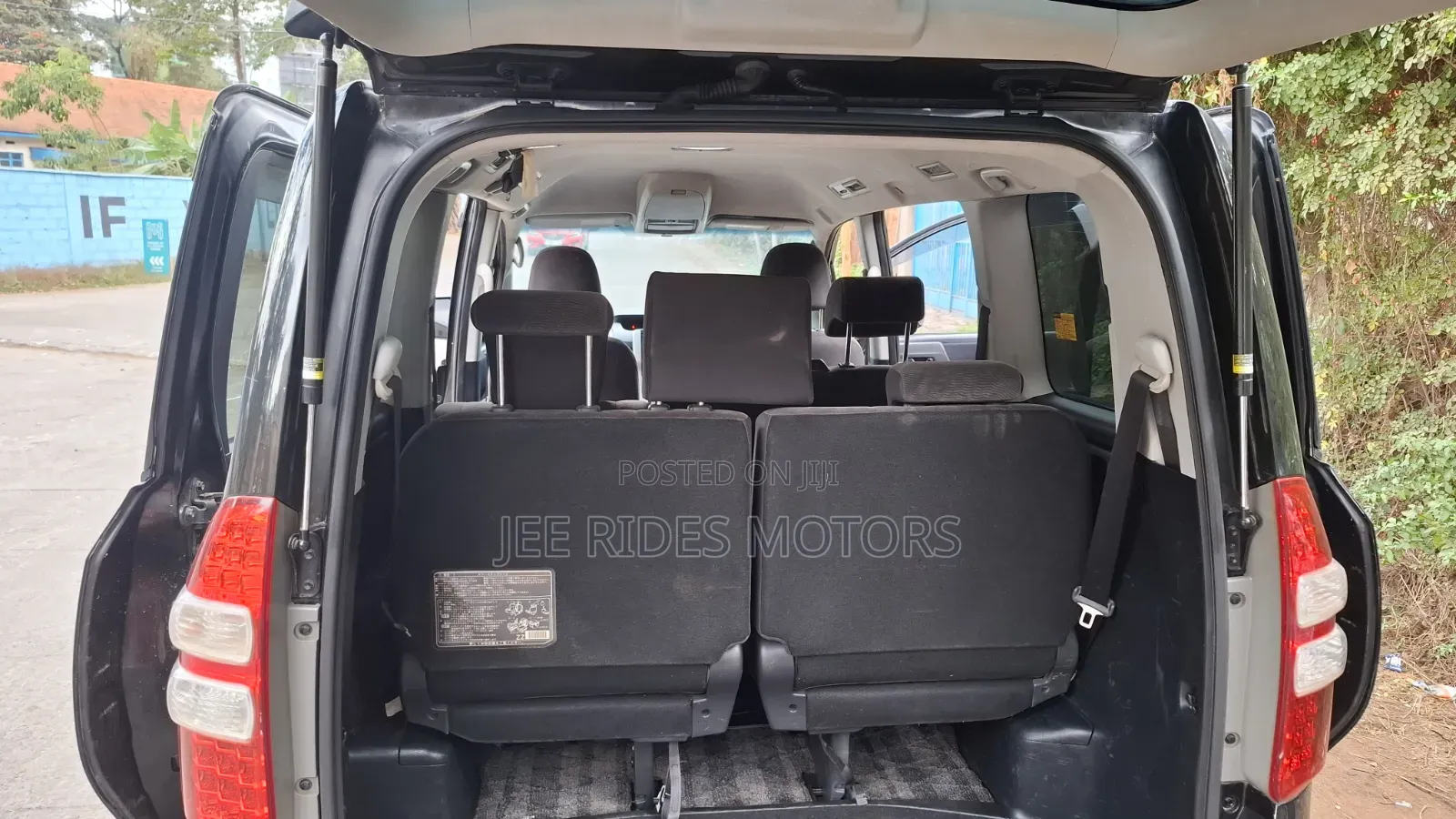 Toyota Noah 2.0 158hp FWD (8 Seater) 2010 Black