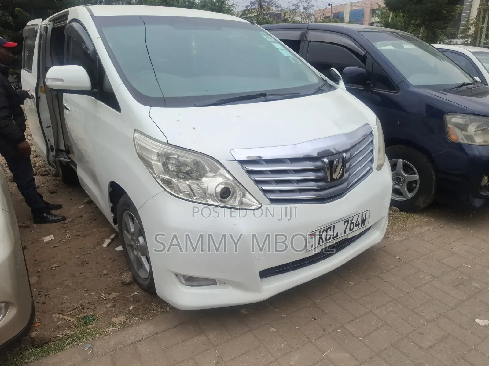 Toyota Alphard 2.4 Petrol FWD 2011 White