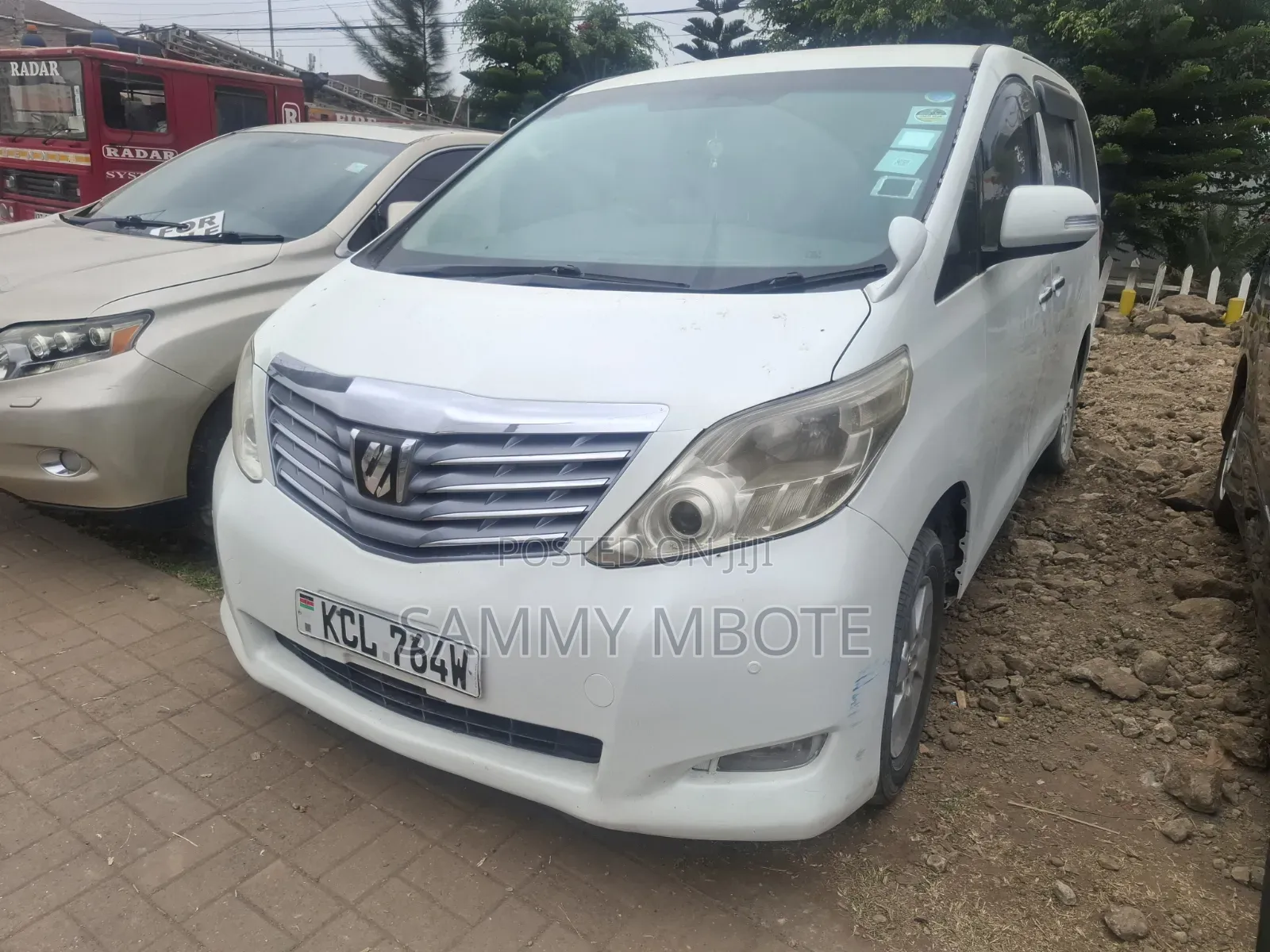 Toyota Alphard 2.4 Petrol FWD 2011 White