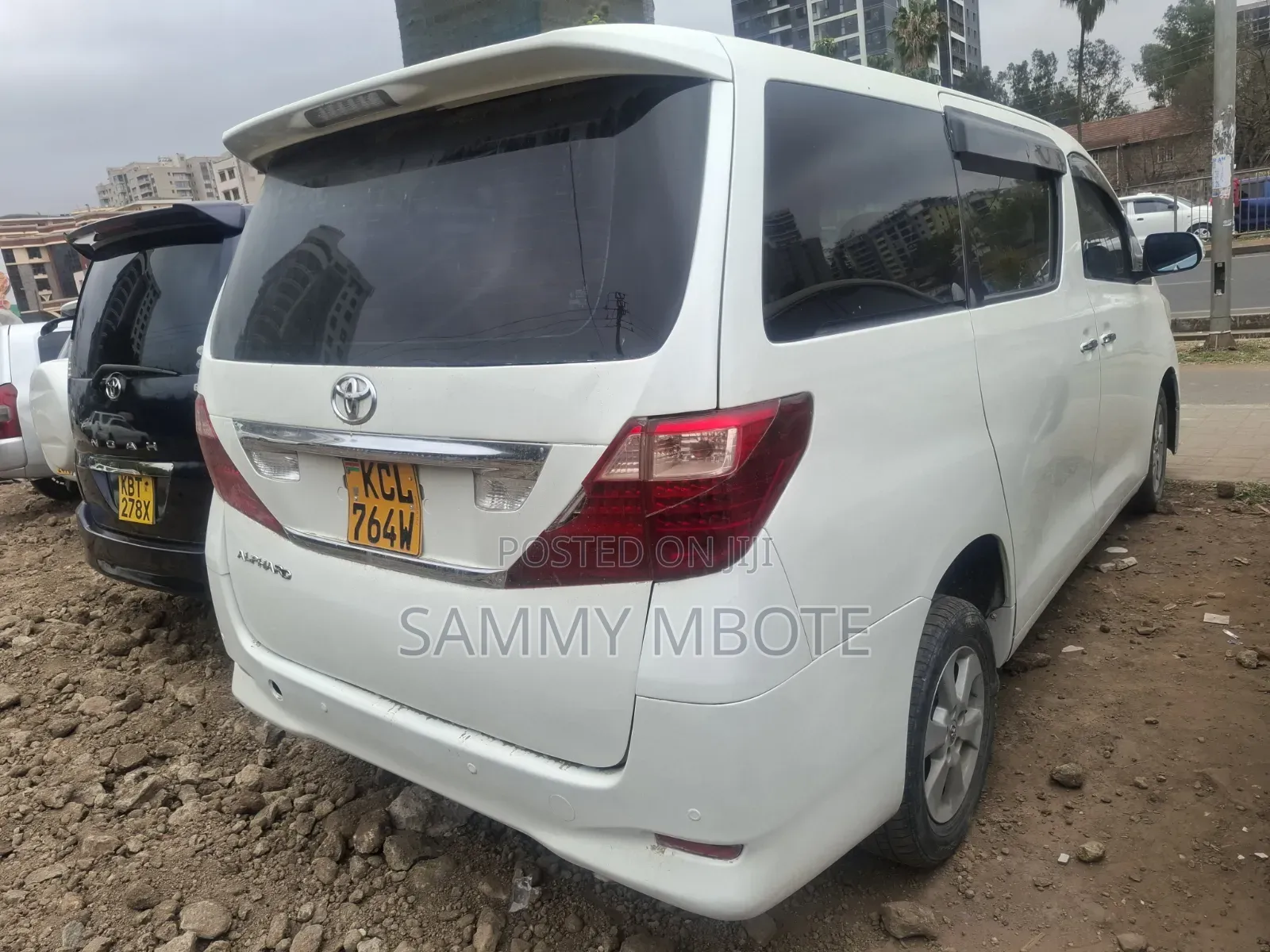 Toyota Alphard 2.4 Petrol FWD 2011 White