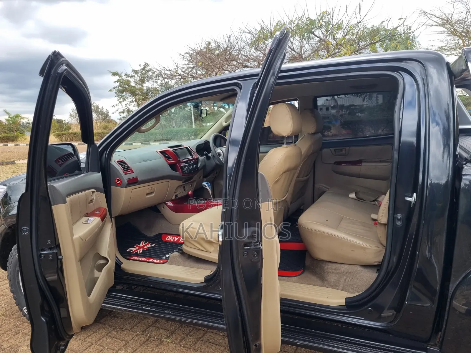 Toyota Hilux 2010 Black