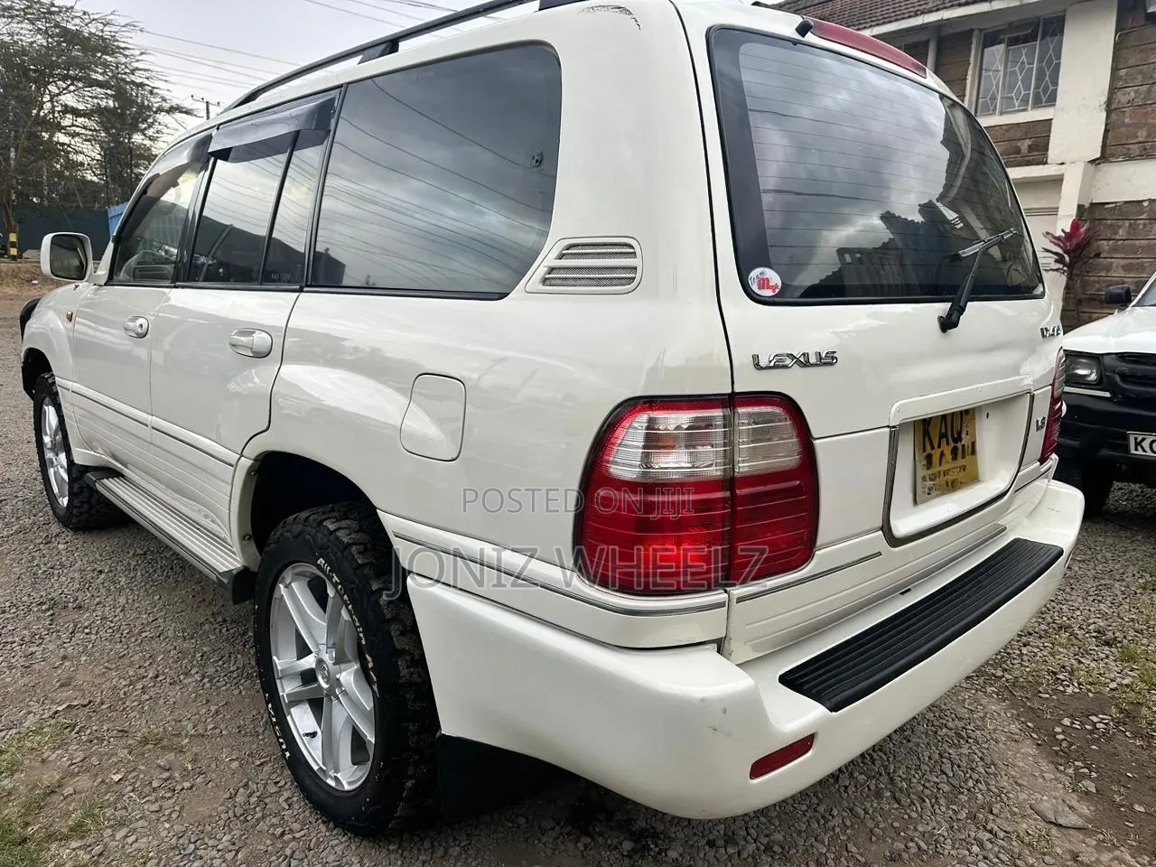 Lexus LX 470 AWD 2000 White