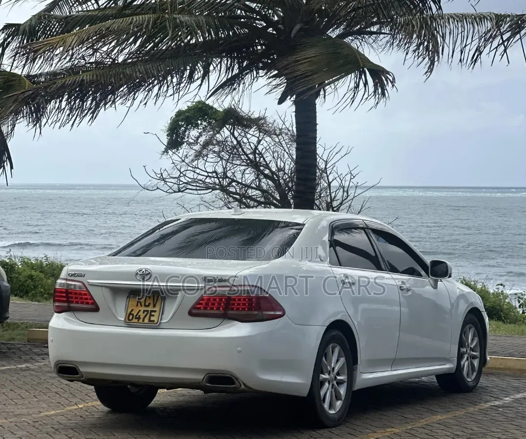 Toyota Crown 2012 White