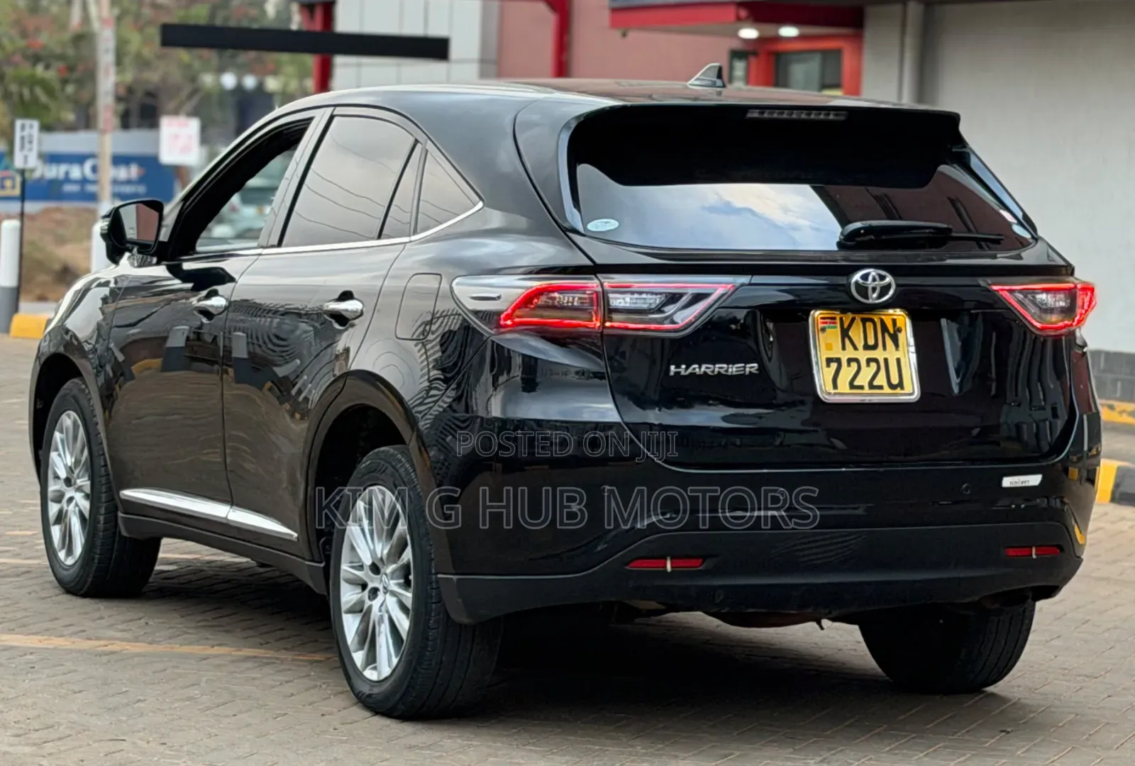 Toyota Harrier 2.0 2016 Black