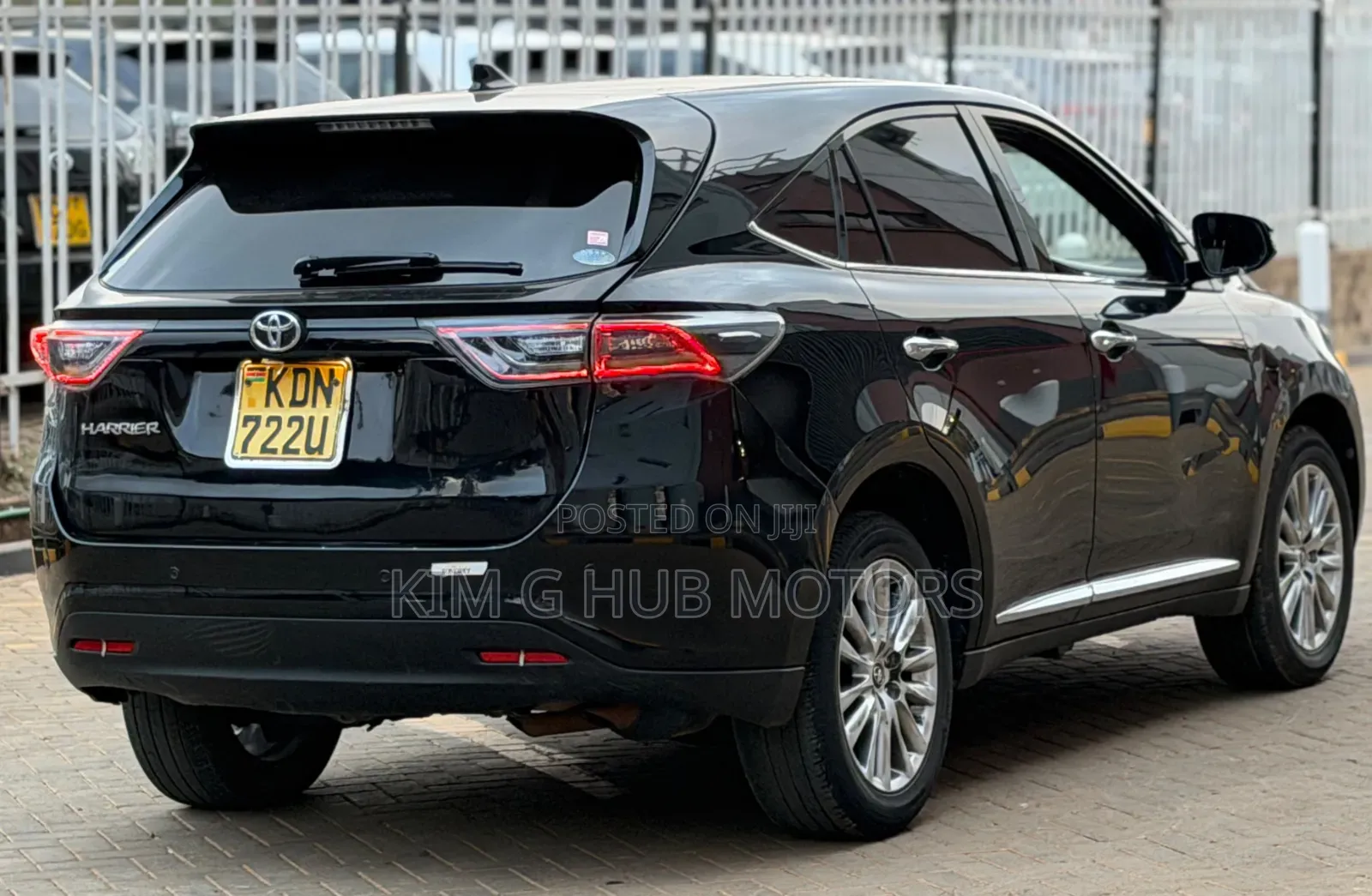 Toyota Harrier 2.0 2016 Black