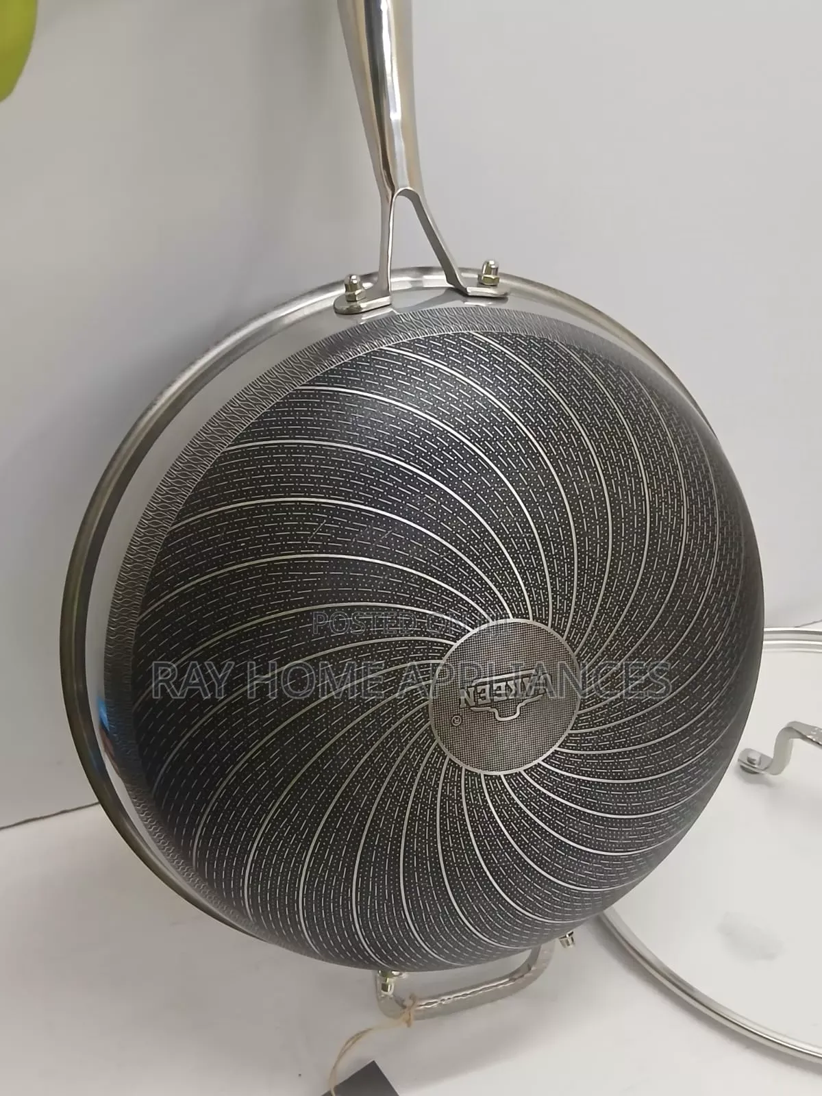 4.5litres. Stainless Steel 30cm Honeycomb Soup Pot