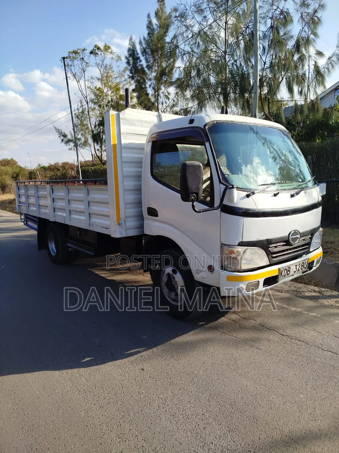Hino Truck 2009 White