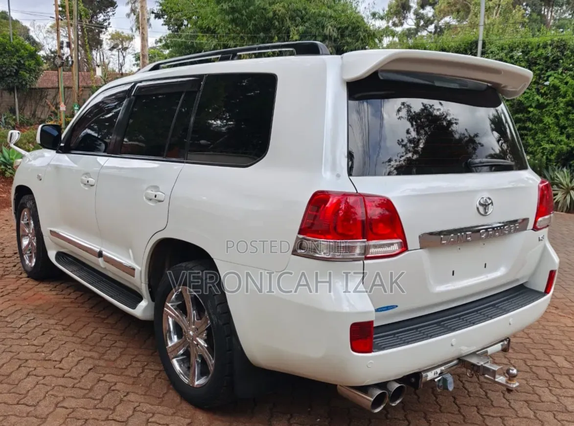 Toyota Land Cruiser 2009 White