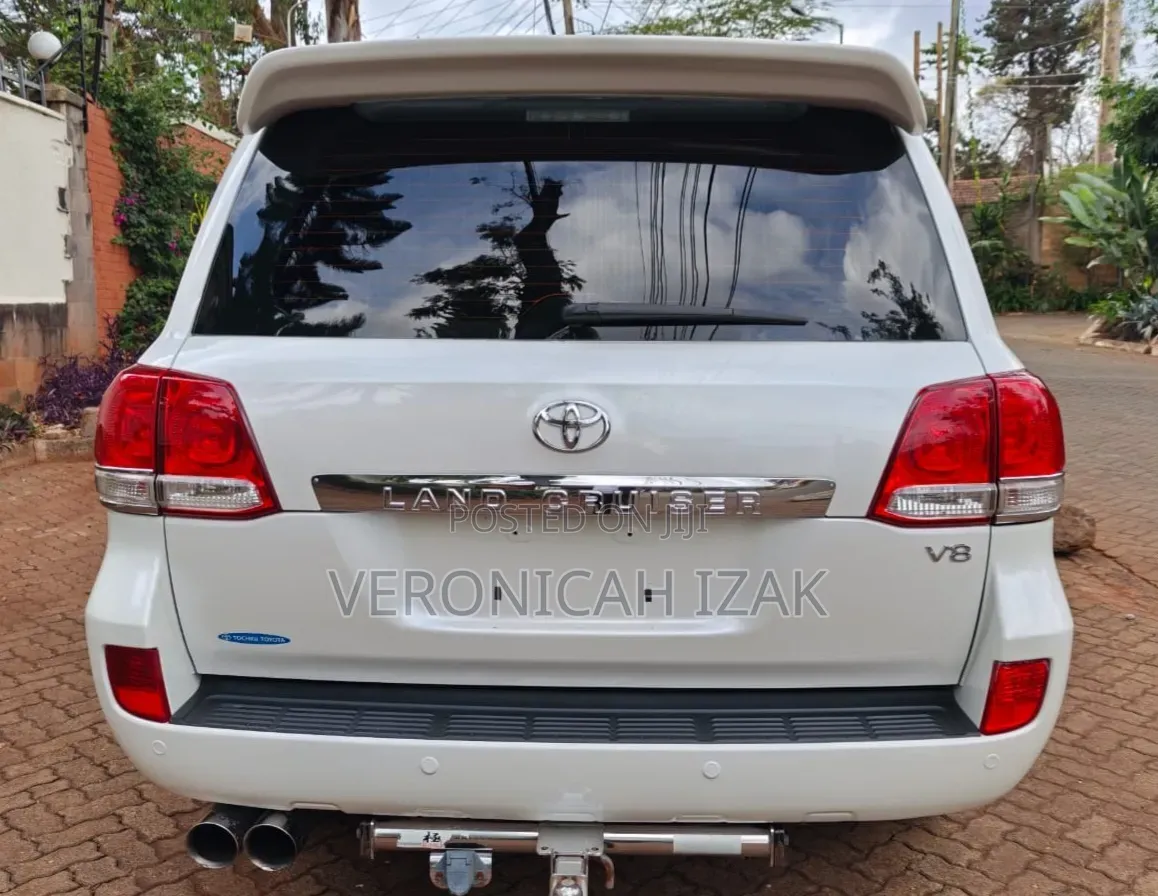 Toyota Land Cruiser 2009 White