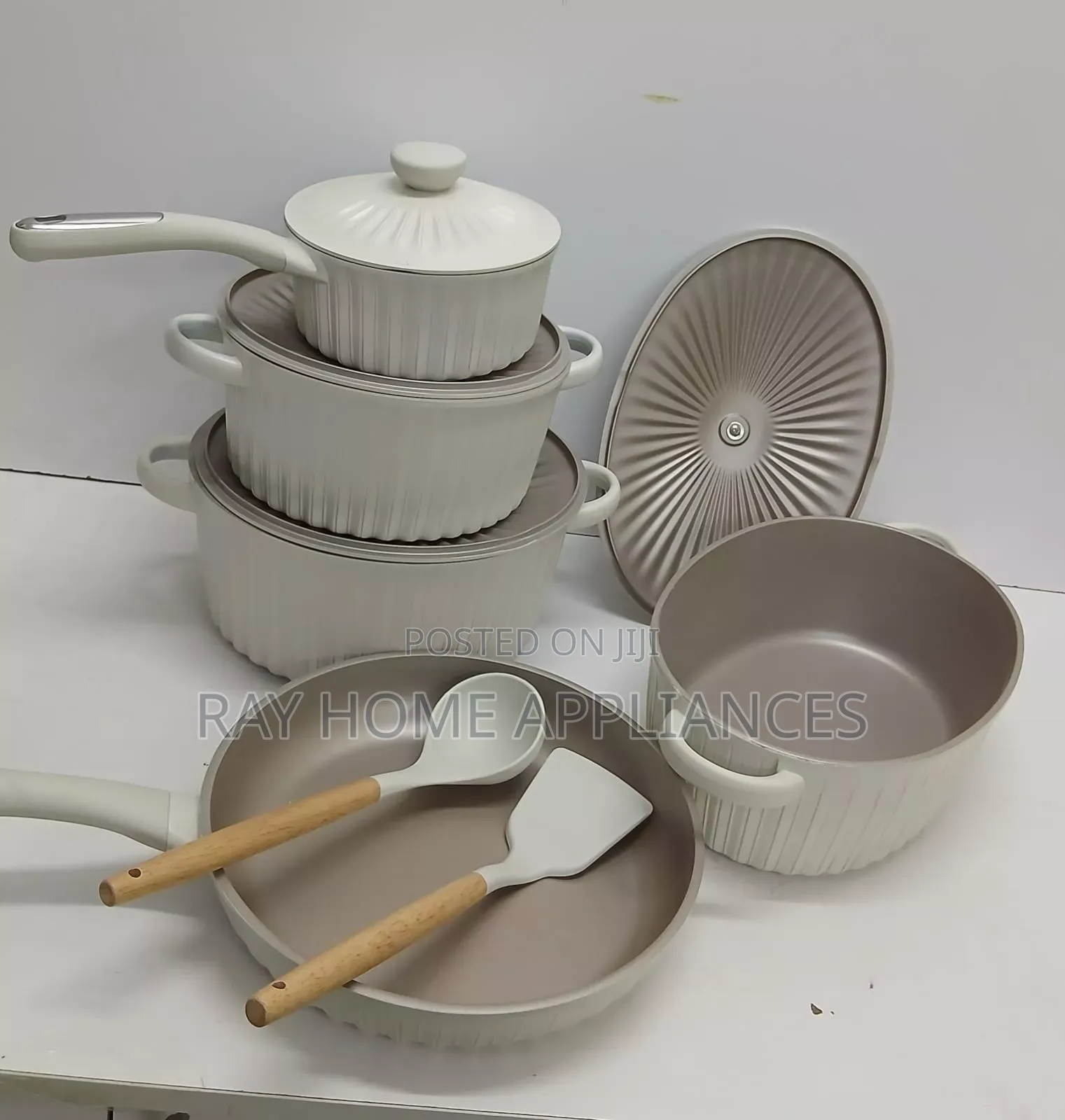 11pcs Set(vk 27)
Premium High Quality Uakeen Non_stick Cookware Set