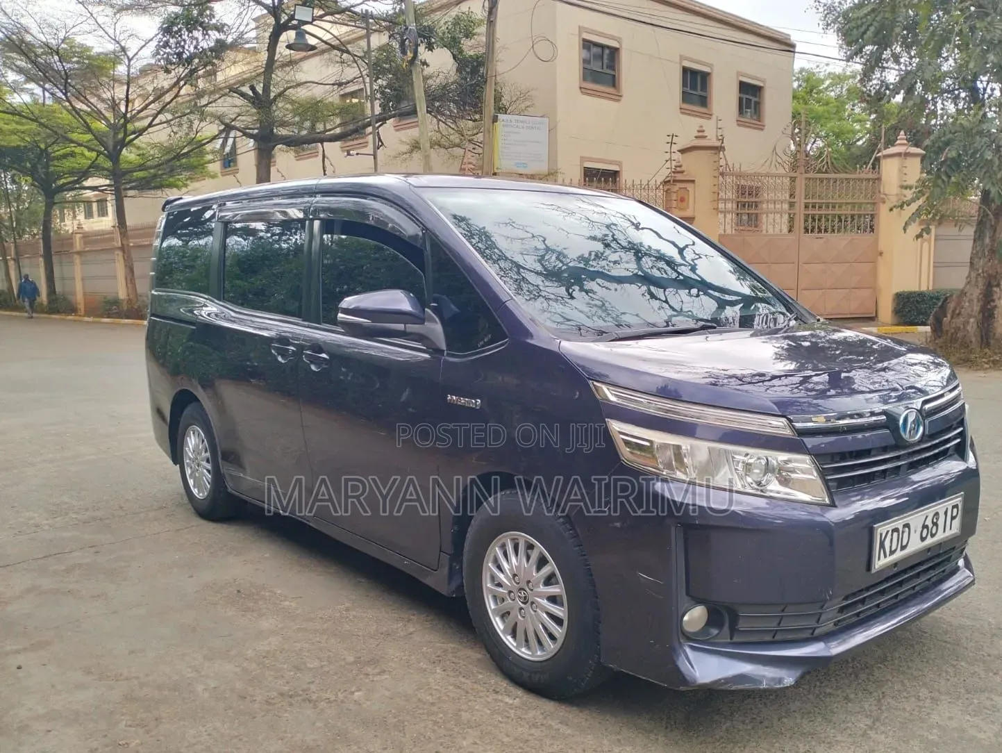 Toyota Voxy Hybrid X 2WD 7-Seater 2014 Purple