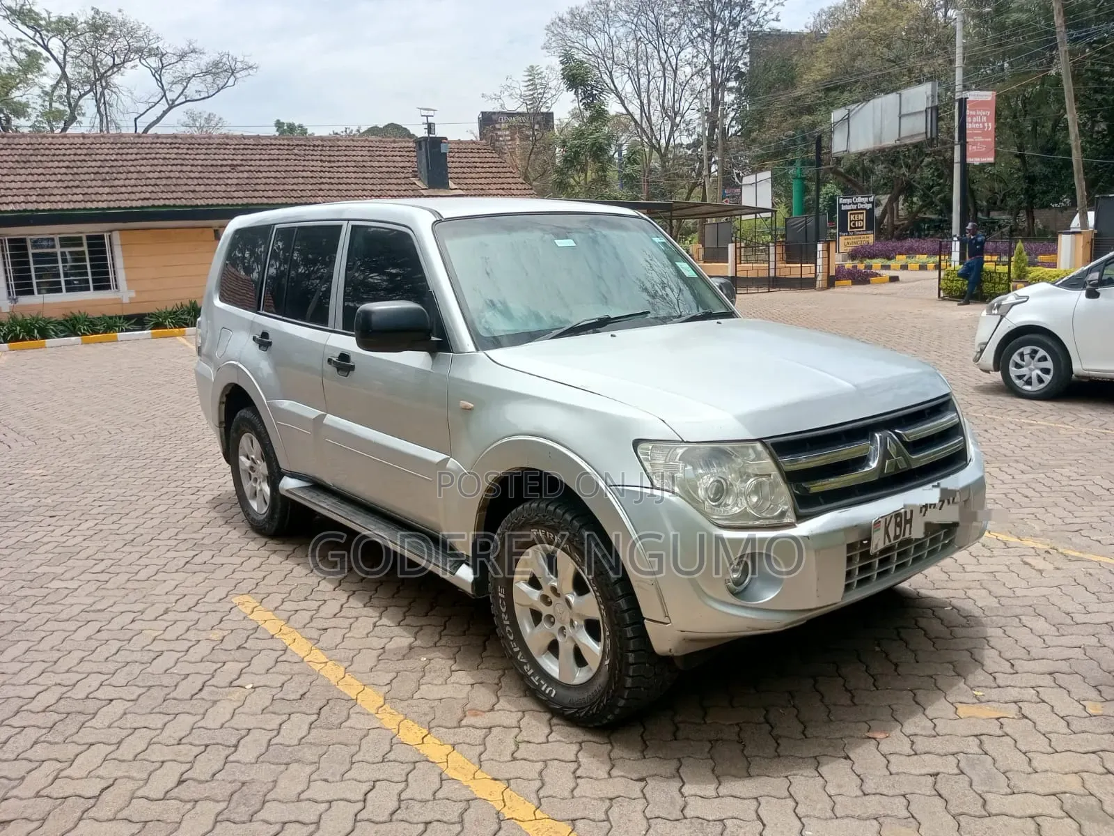 Mitsubishi Pajero 2014 Silver
