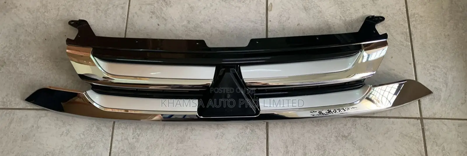 Outlander 2017 Grille