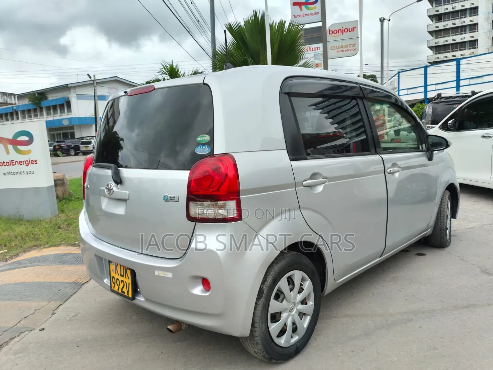 Toyota Porte 2015 Silver