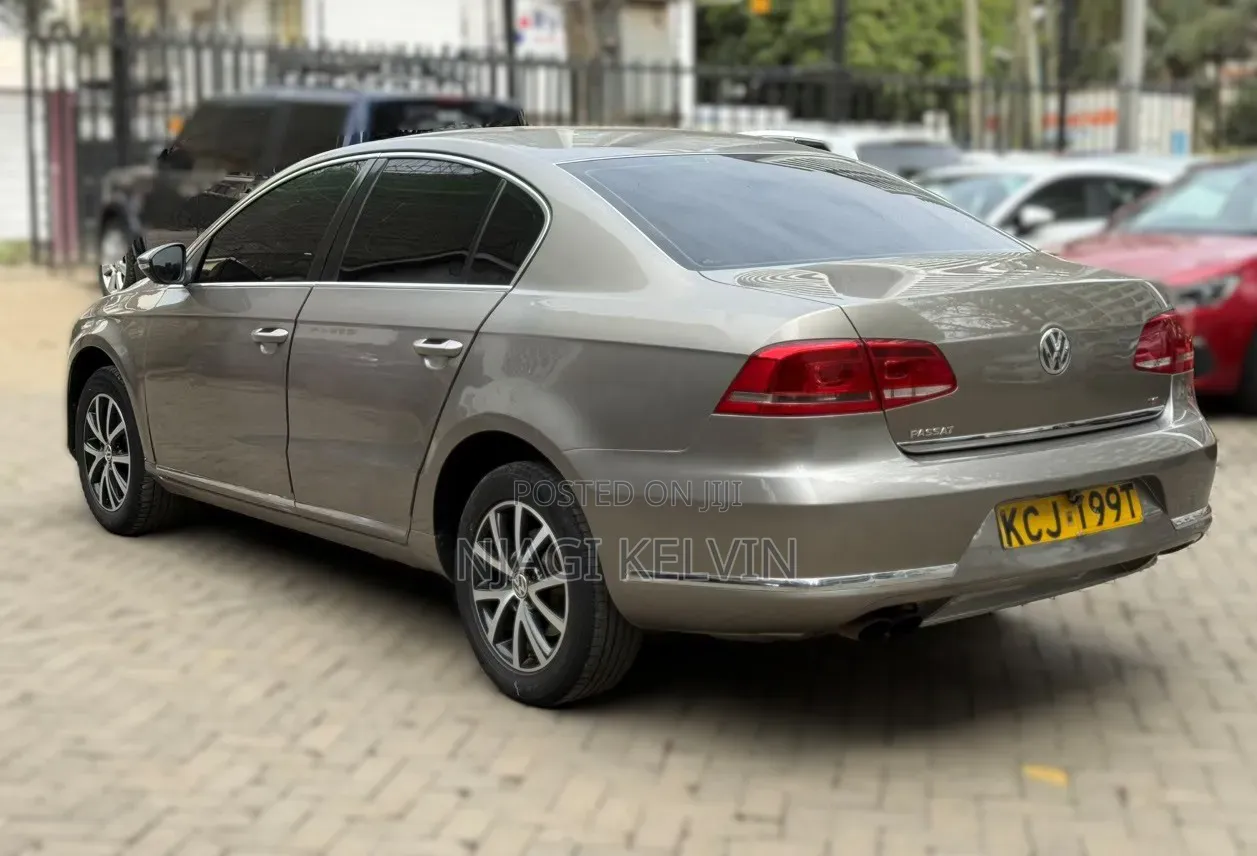Volkswagen Passat 2014 Gold