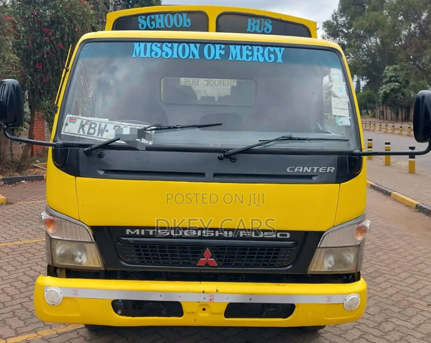 Mitsubishi Fuso Canter 2013 Yellow