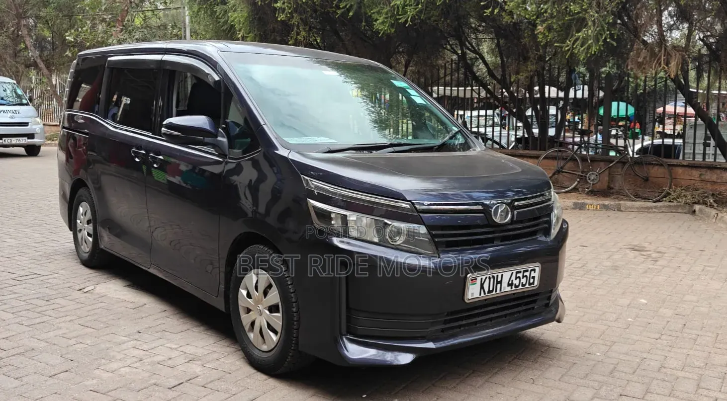 Toyota Voxy X 2WD 8-Seater 2015 Blue