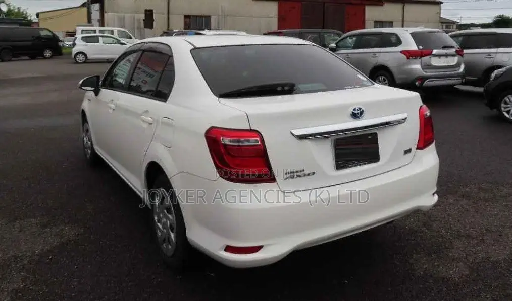 Toyota Axio 1.5 Hybrid 2WD 2019 White