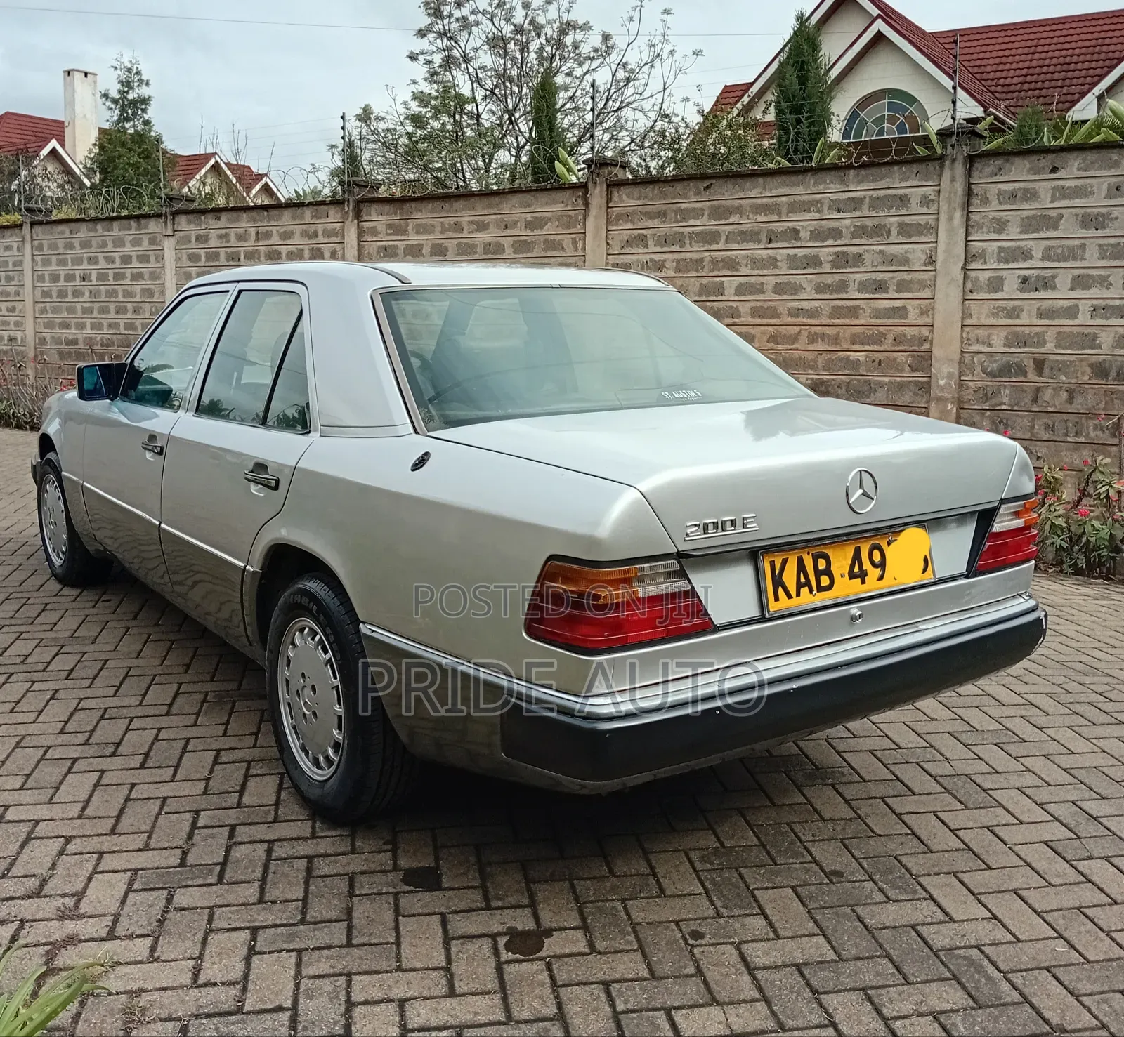 Mercedes-Benz 200E 1990 Silver
