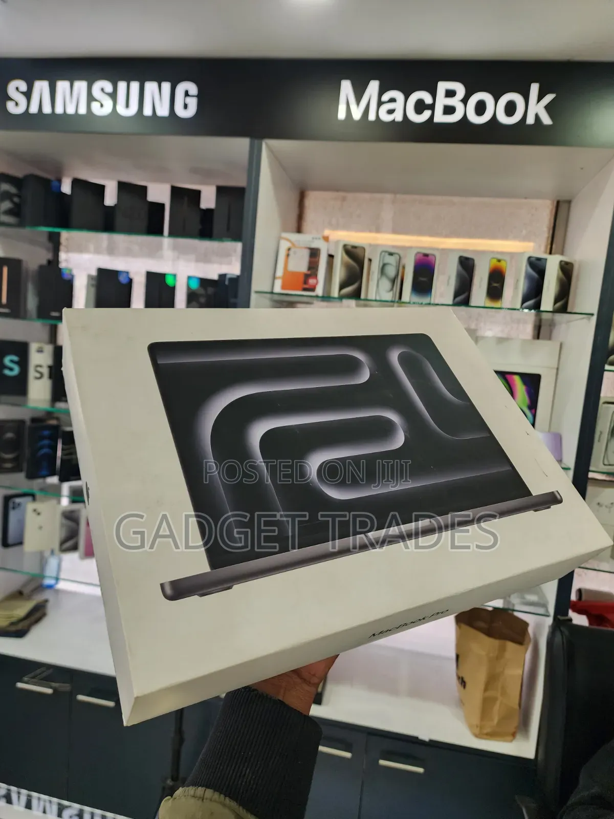 New Laptop Apple MacBook Pro 2025 M5 24GB Apple M5 SSD 1T
