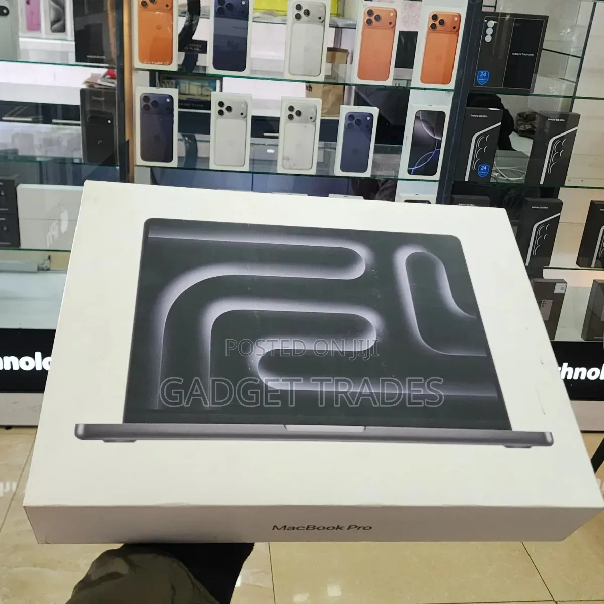 New Laptop Apple MacBook Pro 2025 M5 24GB Apple M5 SSD 1T