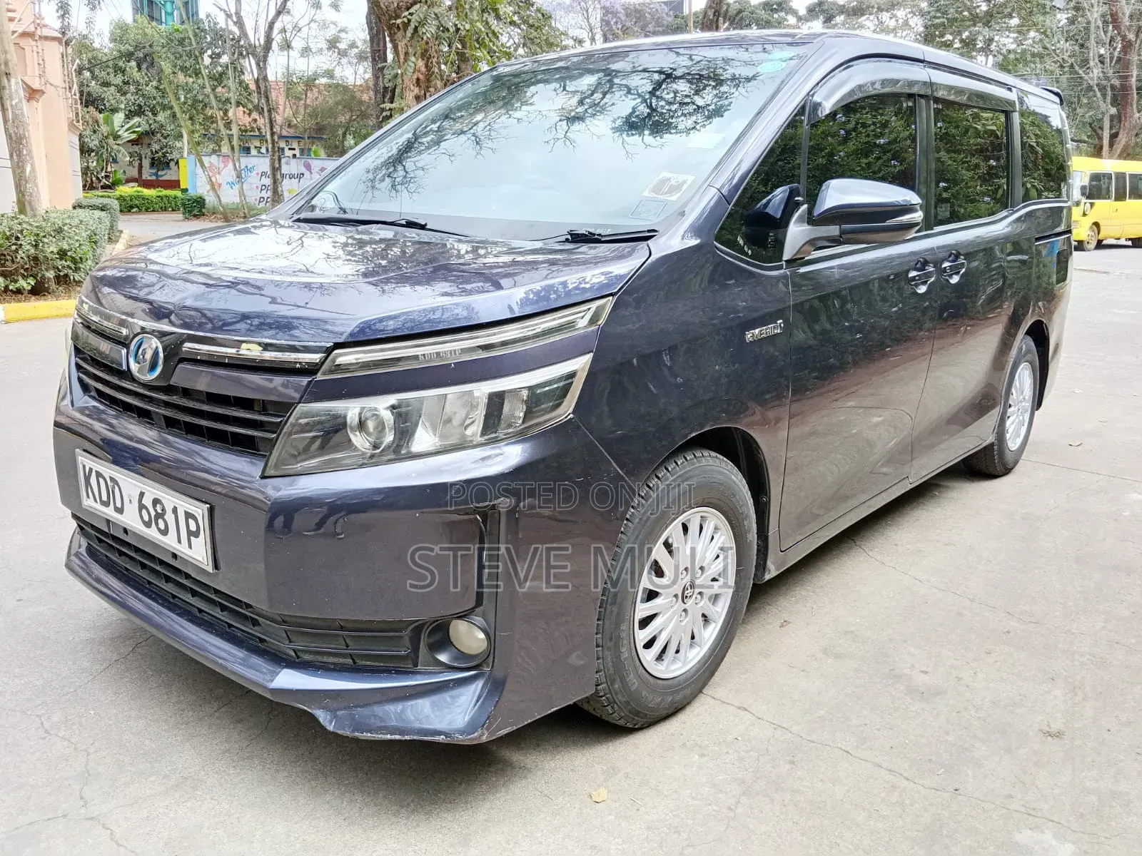 Toyota Noah 2.0 FWD (8 Seater) 2014 Blue