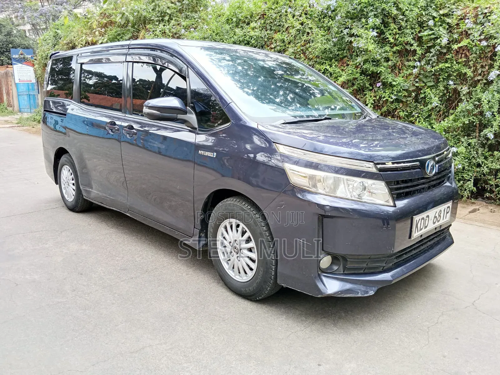 Toyota Noah 2.0 FWD (8 Seater) 2014 Blue