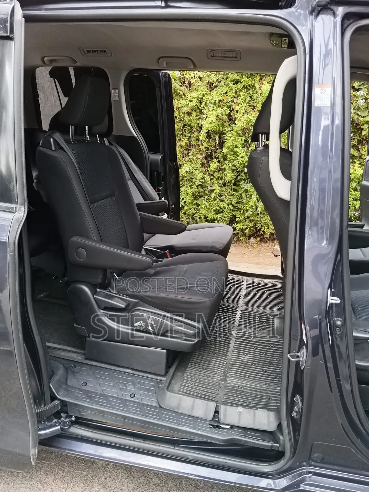 Toyota Noah 2.0 FWD (8 Seater) 2014 Blue