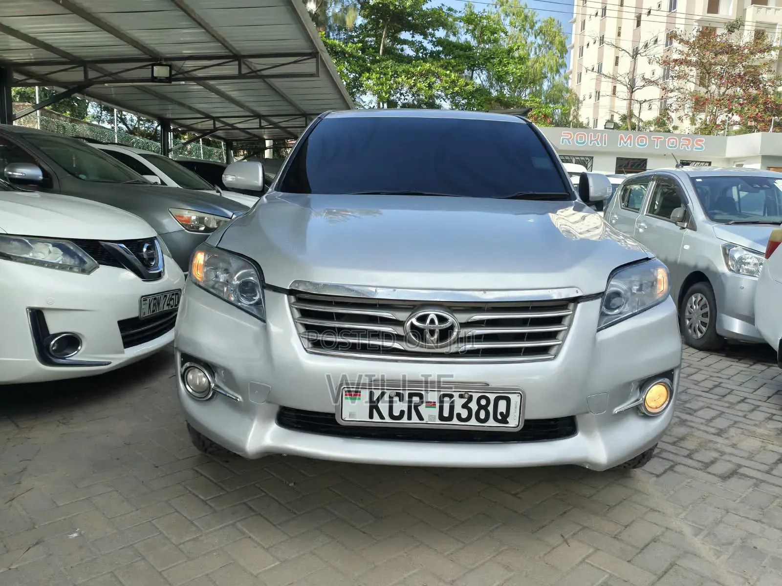 Toyota Vanguard 2011 Silver