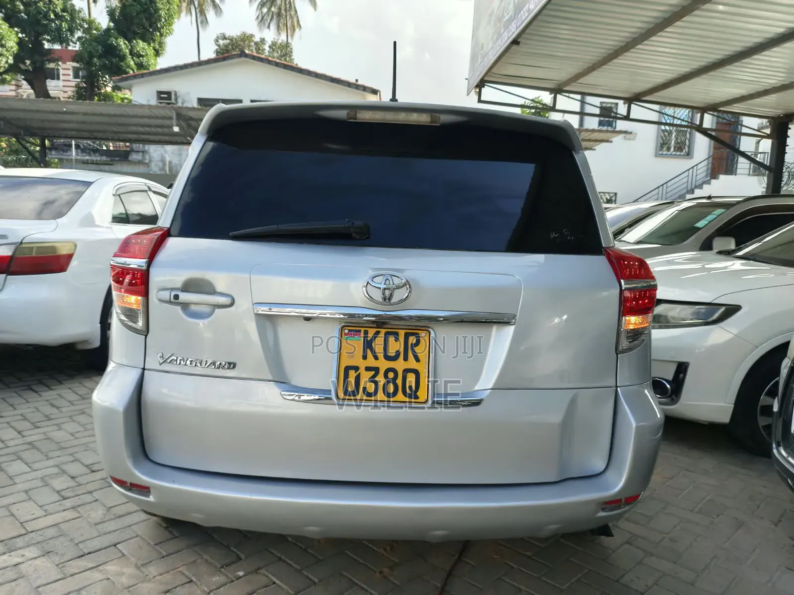 Toyota Vanguard 2011 Silver