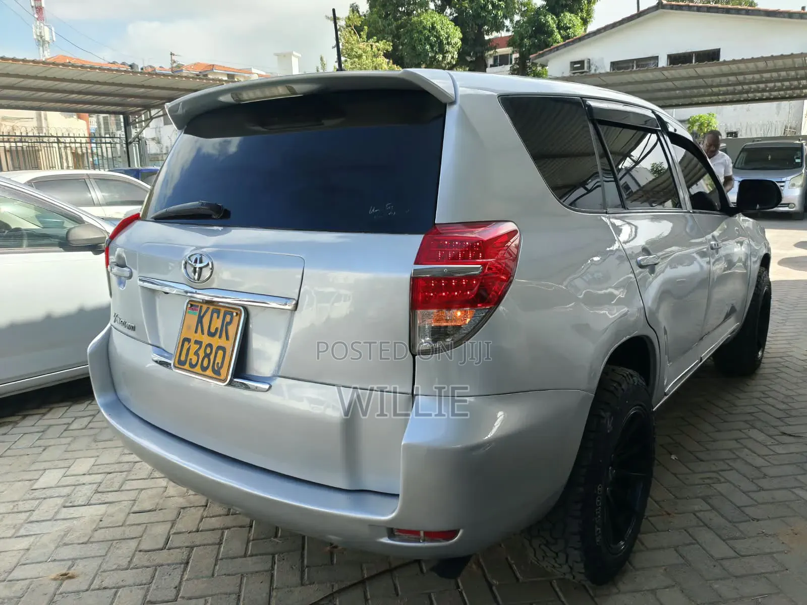 Toyota Vanguard 2011 Silver